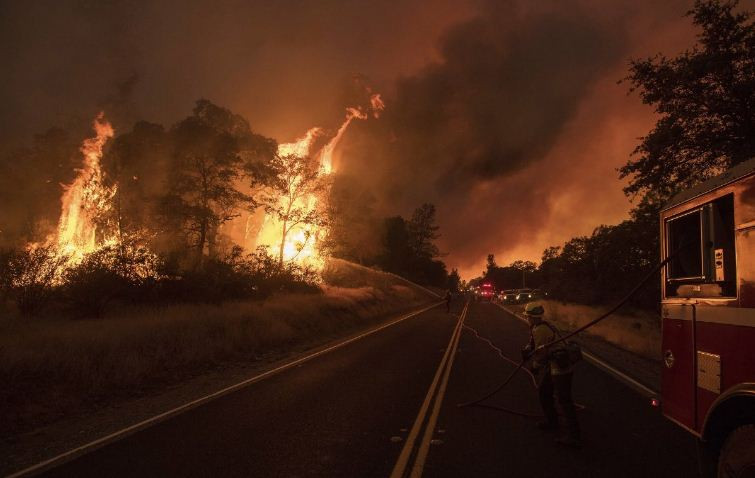 Στο έλεος πυρκαγιών Καλιφόρνια και Καναδάς – Πάνω από 18.000 εγκατέλειψαν τα σπίτια τους (βίντεο)